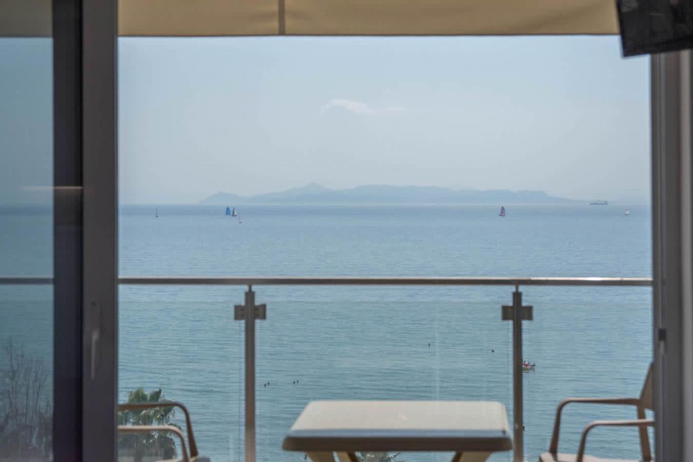 Breathtaking Seaview Studio In Athenian Riviera Экстерьер фото